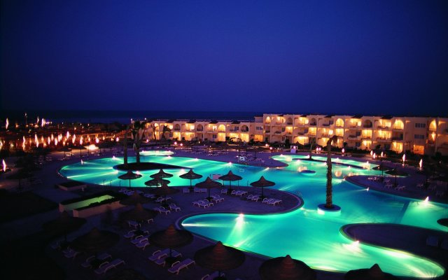 Club Azur Resort 0