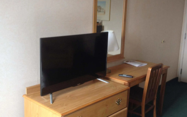 Blueway Inn & Suites Roseville