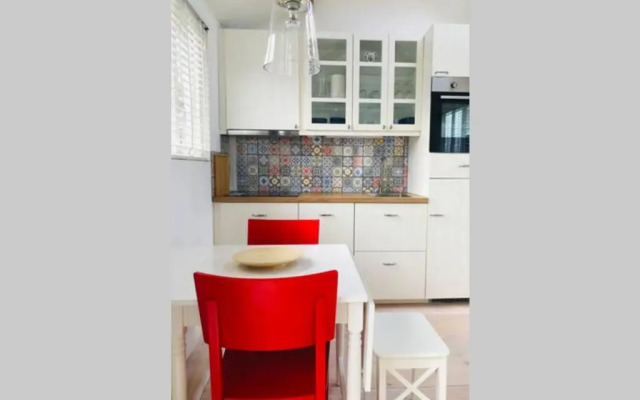 Tiny house in tuin van de statige villa Mariahof