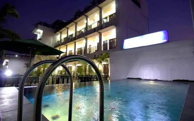Tirta Kencana Hotel & Garden Resto