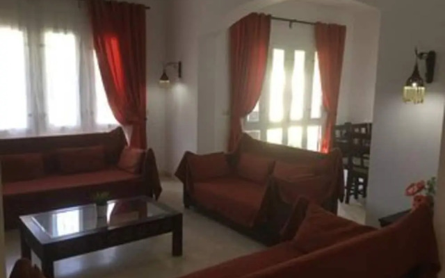 Villa - Sleeps 6 - Heated Pool - Garden - Parking
