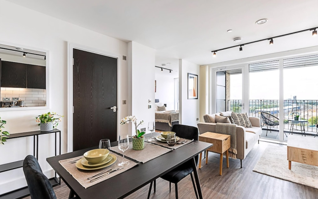 Sky-High Studio with Stunning Views