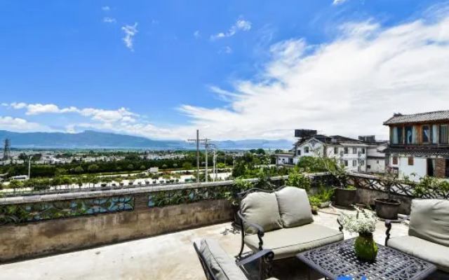 Dali Yuehai Shanju Inn
