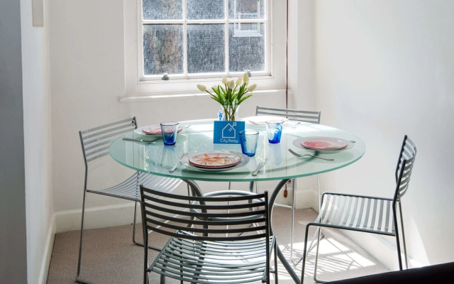 The Wonderful Chelsea Manor Street Apartment - CHK