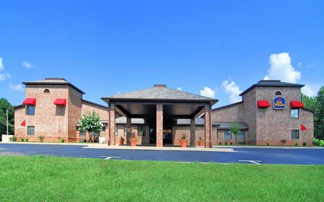 Отель Best Western Auburn/Opelika Inn США, Опелика - отзывы, цены и фото номеров - забронировать отель Best Western Auburn/Opelika Inn онлайн вид на фасад