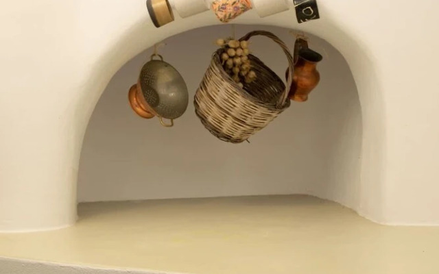 Amphora Charm Suite - Akrotiri Escape