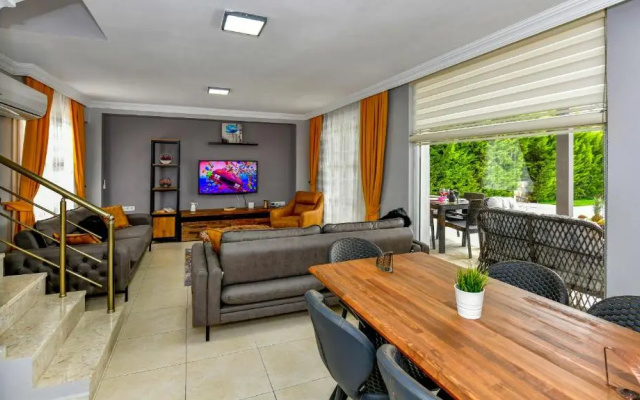 Blue - 4 Bedroom Holiday Villa in Hisarönü