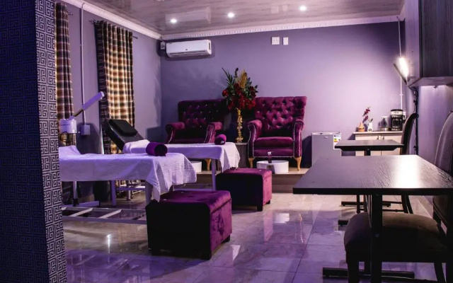 Gold Crown international Hotel