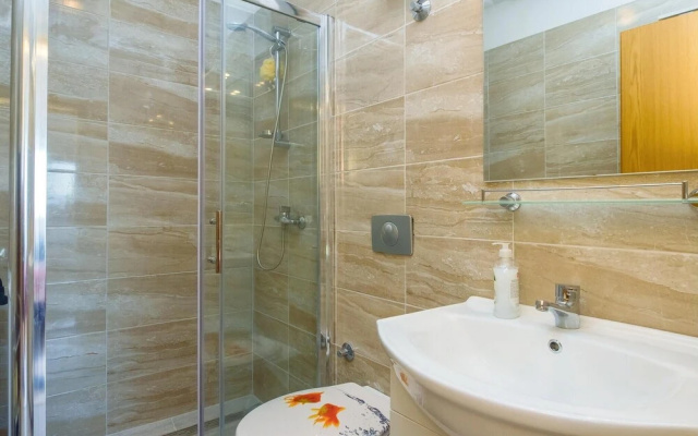 Nice Home in Podstrana With Wifi and 2 Bedrooms