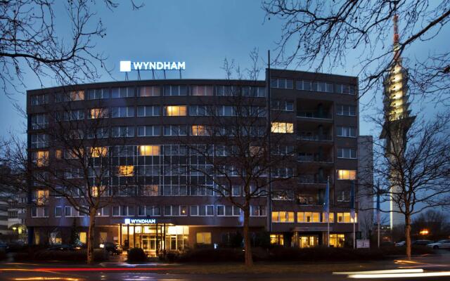 Отель Wyndham Hannover Atrium Германия, Ганновер - 1 отзыв об отеле, цены и фото номеров - забронировать отель Wyndham Hannover Atrium онлайн вид на фасад