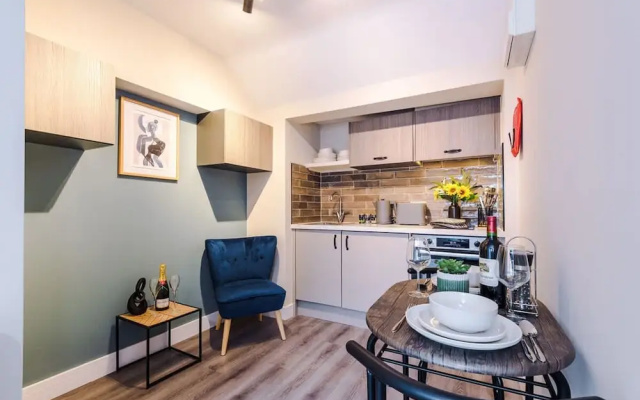 NEW Pristine Studio in the City-centre Sleeps 2