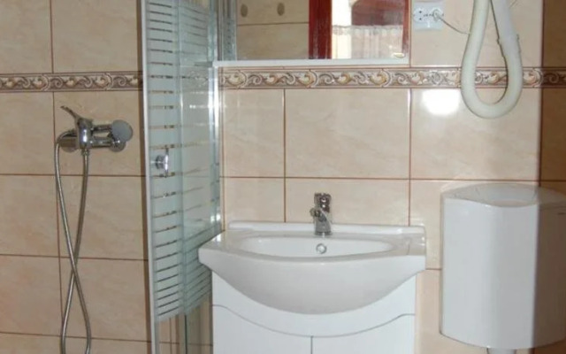 Zch Klra Utcai Apartman