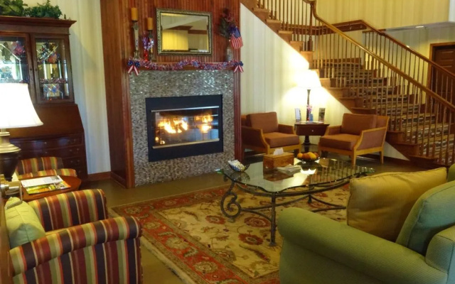 Country Inn & Suites By Carlson, West Bend, WI