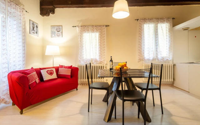 Santa Trinita Suite B