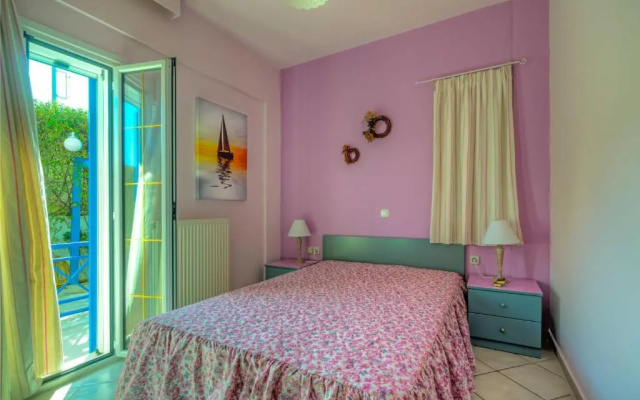 BBQ-Balcony-42Mbps-King-Backyard-Full Kitchen-2