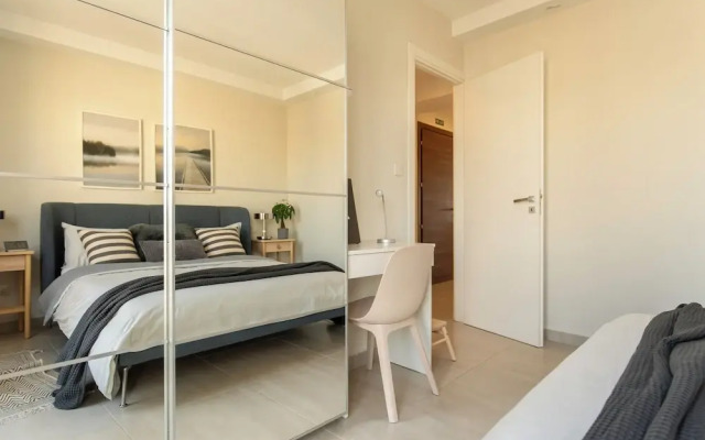 Modern & Spacious 3BD Apt With Terrace