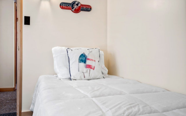 Beachfront Pet Friendly Sleeps 15 Bbq!
