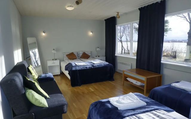 Hlíðarból Guesthouse