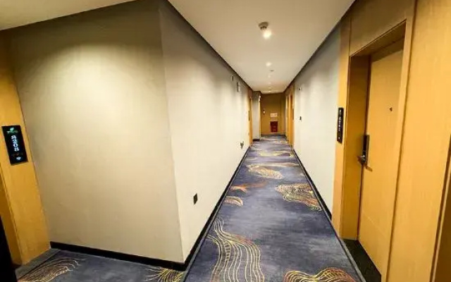 Xifu Holiday Hotel (Hechi City Nandan County Bus Terminal)