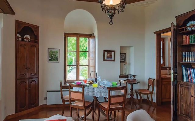 The Fountainhead Historic Chalet by JJ