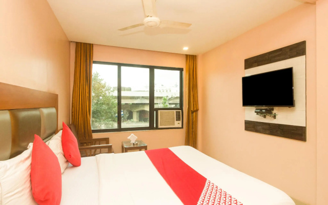 OYO 7727 Hotel Sarovar Grand
