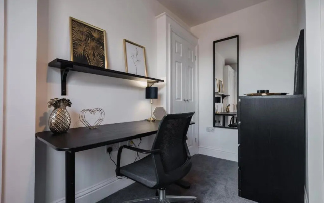 Newly Refurbished Sylish Hull 3 Bed Apartment
