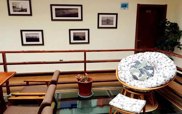Shangri-La Lamtin Youth Hostel