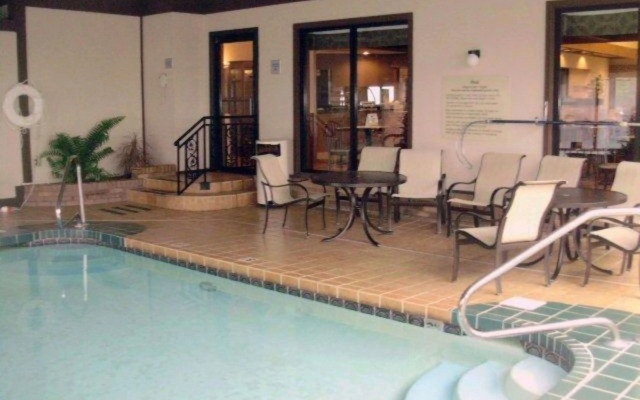 Quality Inn & Suites Searcy I-57