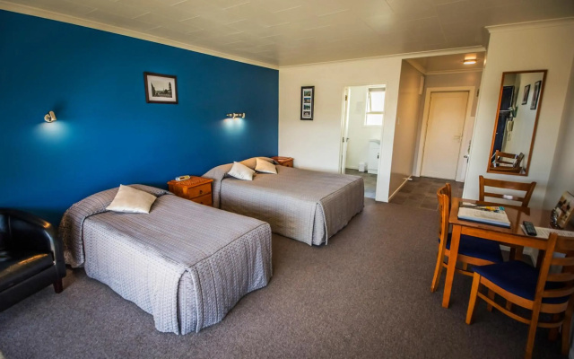 AAA Thames Court Motel