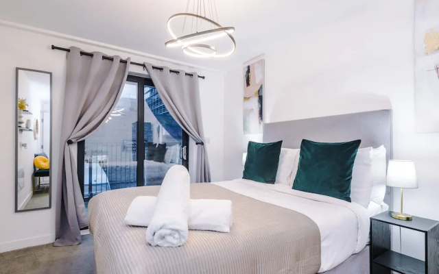 Impeccable 2-bed Apartment in Salford