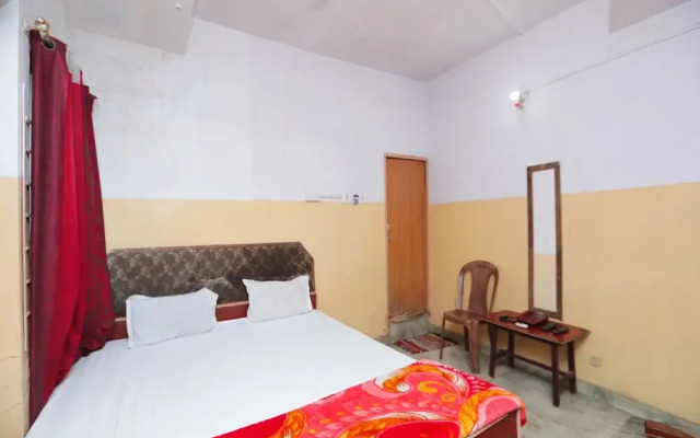 SPOT ON 45472 Hotel Savitri