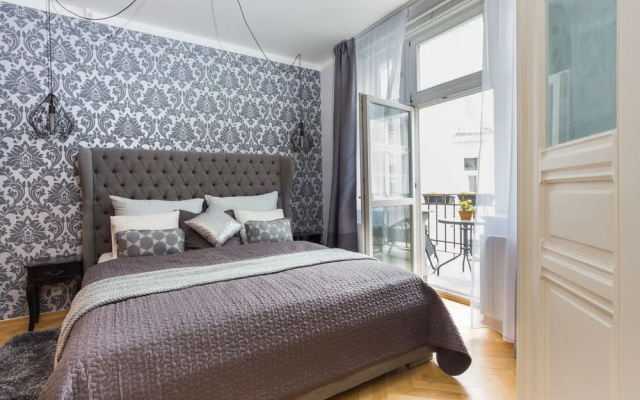 Decadent Art Deco Apartment in Old Town