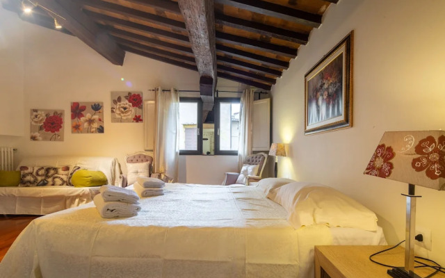 Santa Trinita Apartment