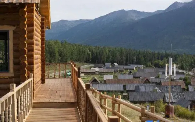 Pengyou · Qingpo Yunzhu · Design Guesthouse (Kanas Old Village)