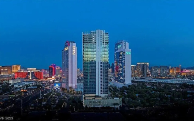 Mountain-view 1BR Palms w/ Balcony Access 83321