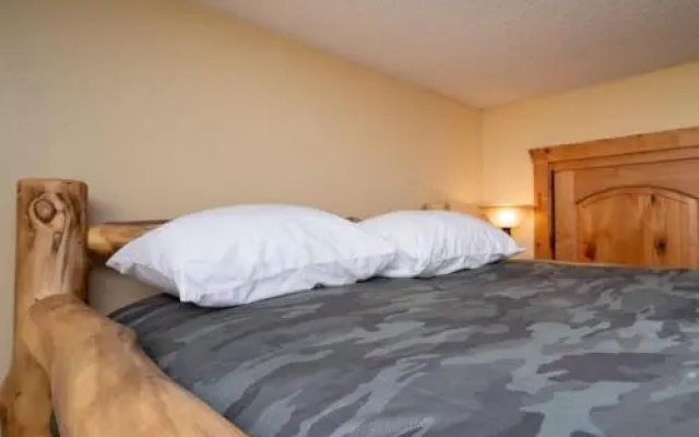 Updated 3BR Condo Near Downtown