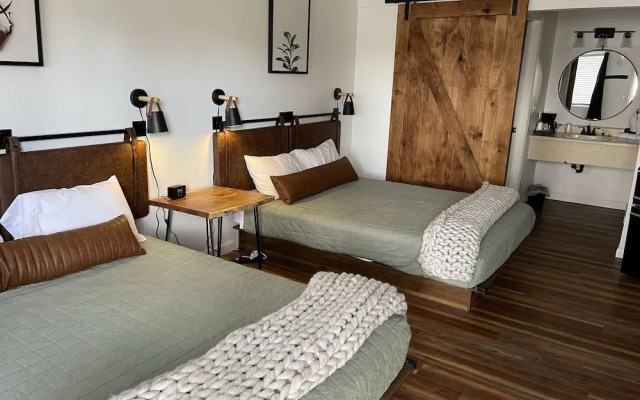 Trailhead Cabins & Lodging