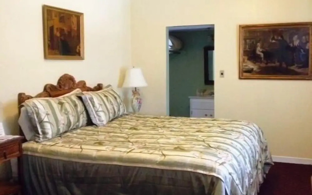 Historic Cary House Hotel