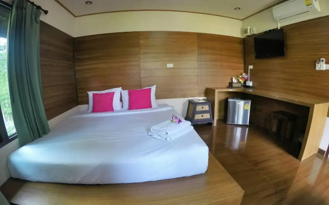 Baan Khao Horm Resort