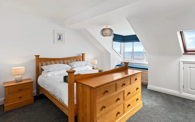 Penrose - Beach House With Direct Beach Access