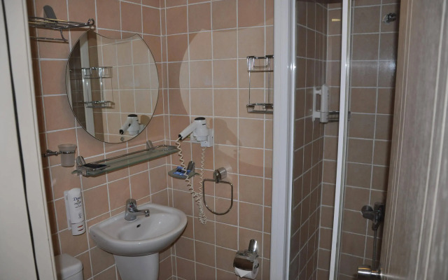 Almena Hotel