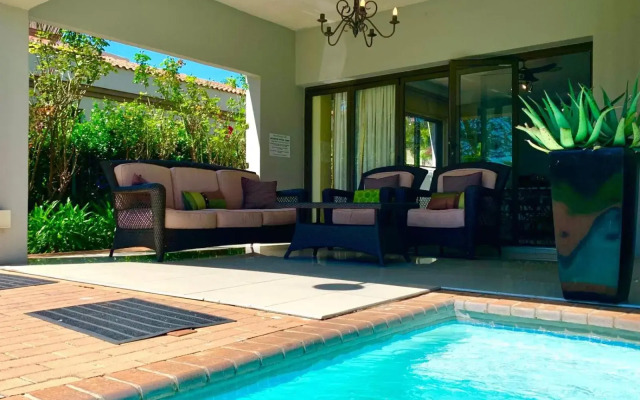 Westlake Waterfront Villa - Entire Villa