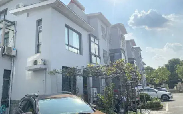Shanghai yishu residence (national convention and exhibition center)