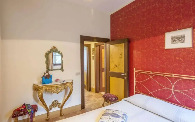 Lavish Home in Fermo With Pool