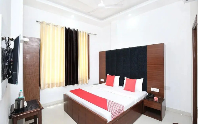 OYO 15652 Hotel 51