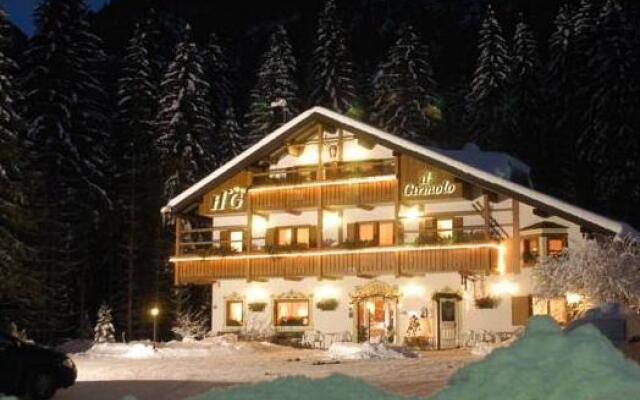 Hotel Garni Il Cirmolo Рокка Пьеторе вид на фасад