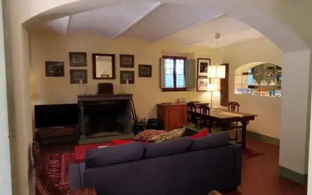 Charming, 1-bed Apartment in Certaldo