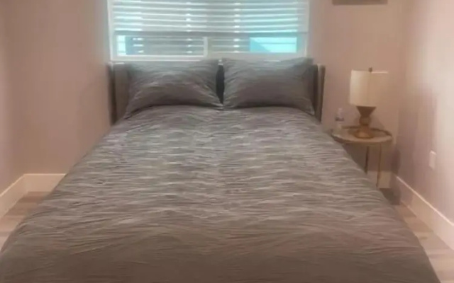 Modern LA Stay – Private Room & Bathroom