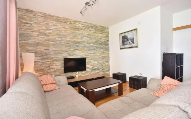 Amazing Home in Podstrana With Wifi and 2 Bedrooms