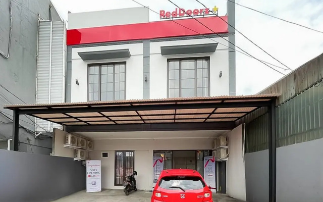 RedDoorz Plus Near Kebun Raya Bogor